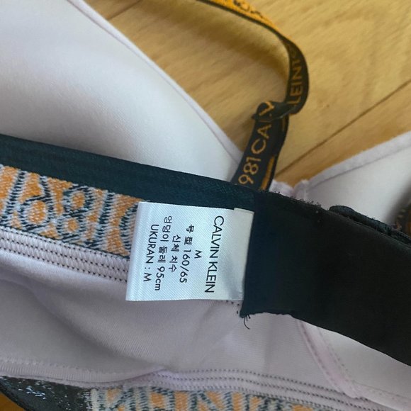 1981 Calvin Klein Bra - Picture 3 of 3